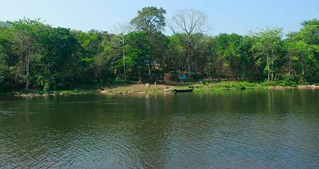 athirapilly river resort