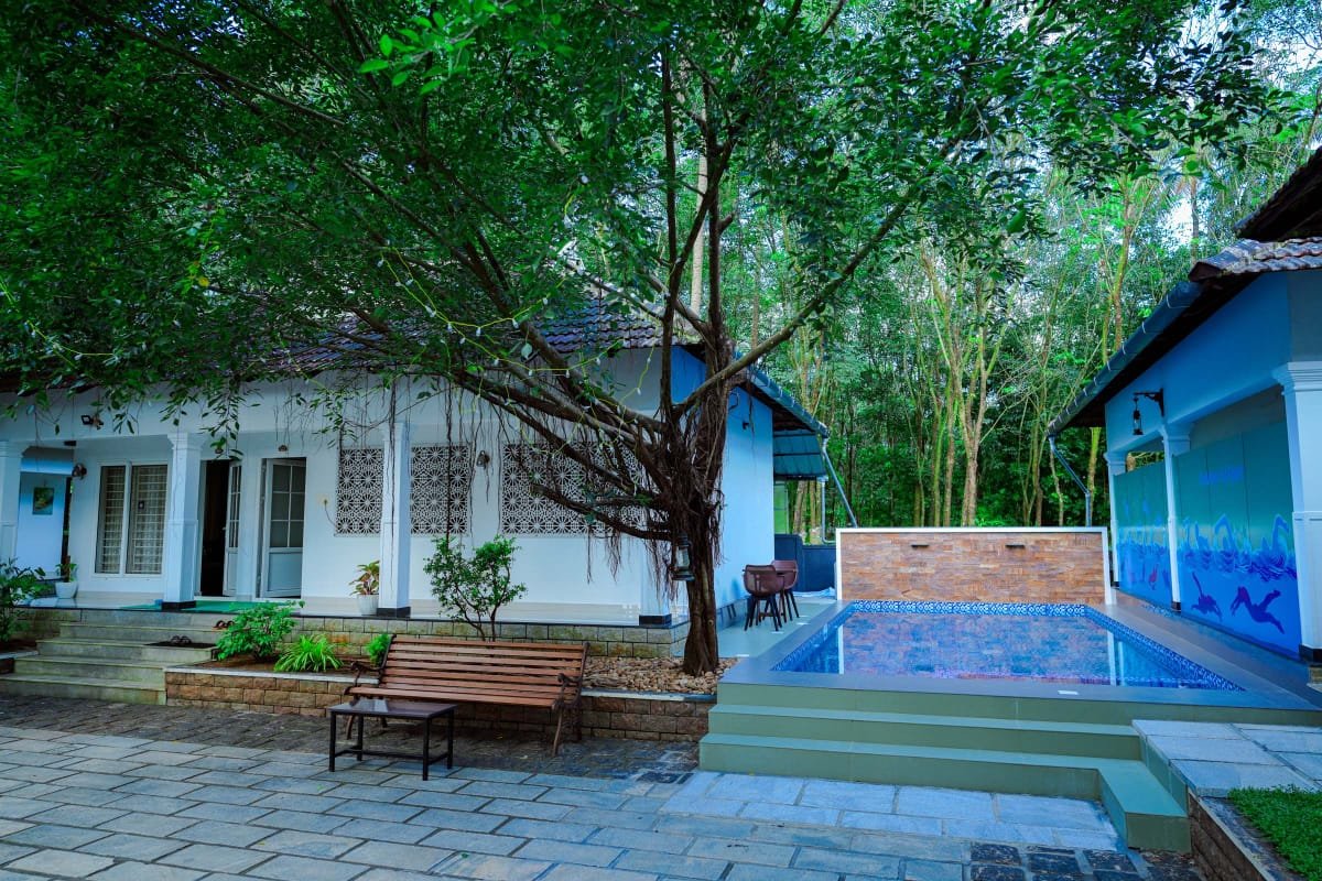 bachelor resort in athirapally